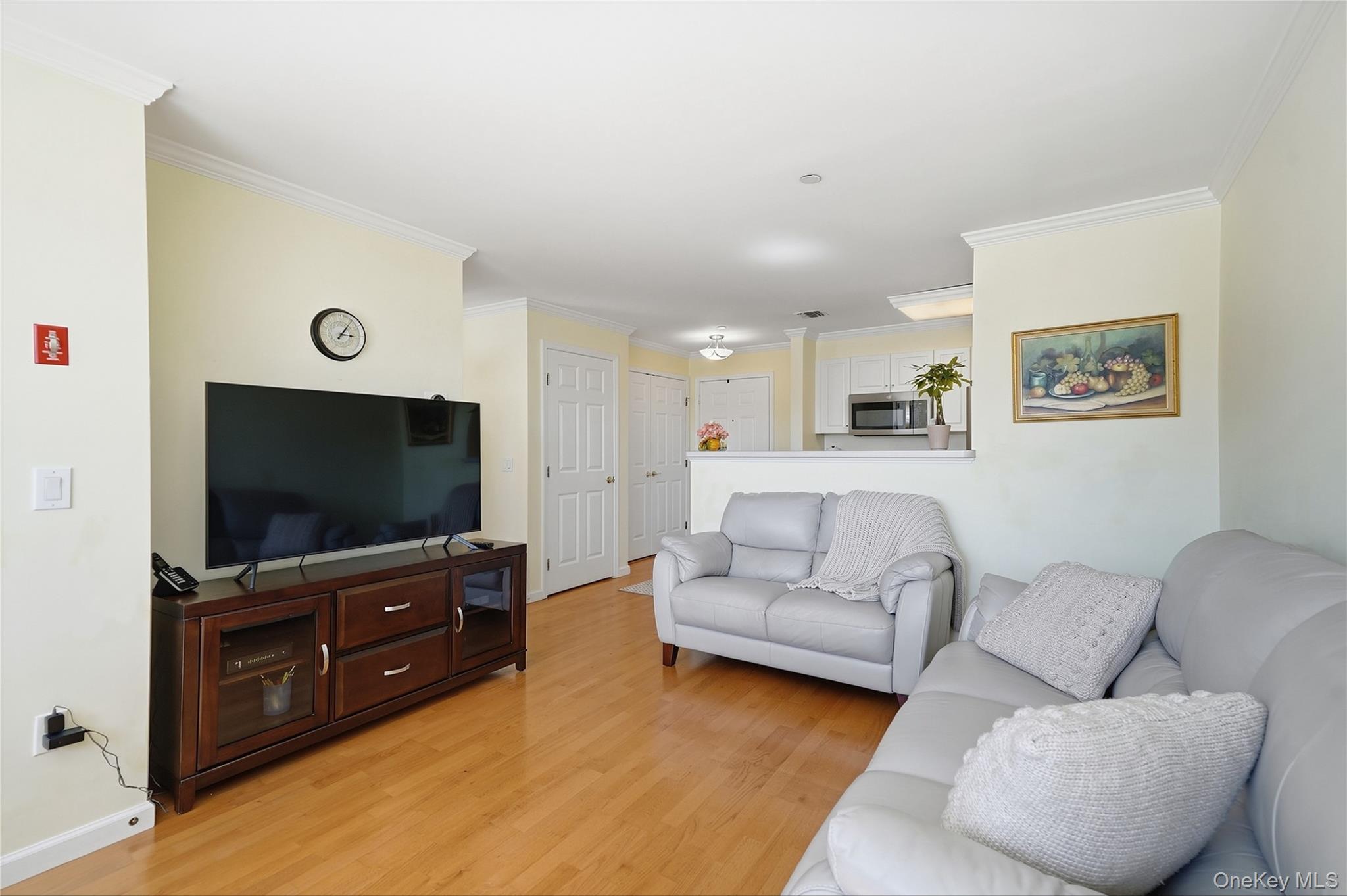 300 Woodcrest Lane, Unit 329 photo 5