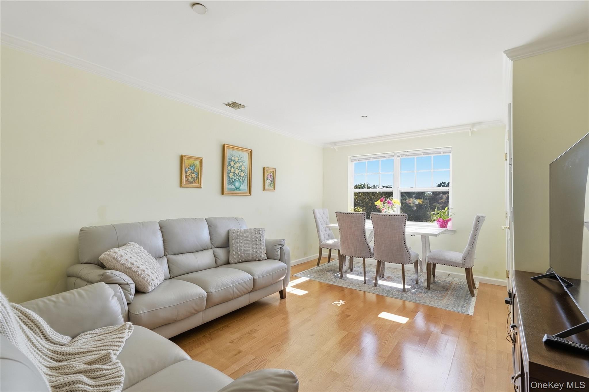 300 Woodcrest Lane, Unit 329 photo 3