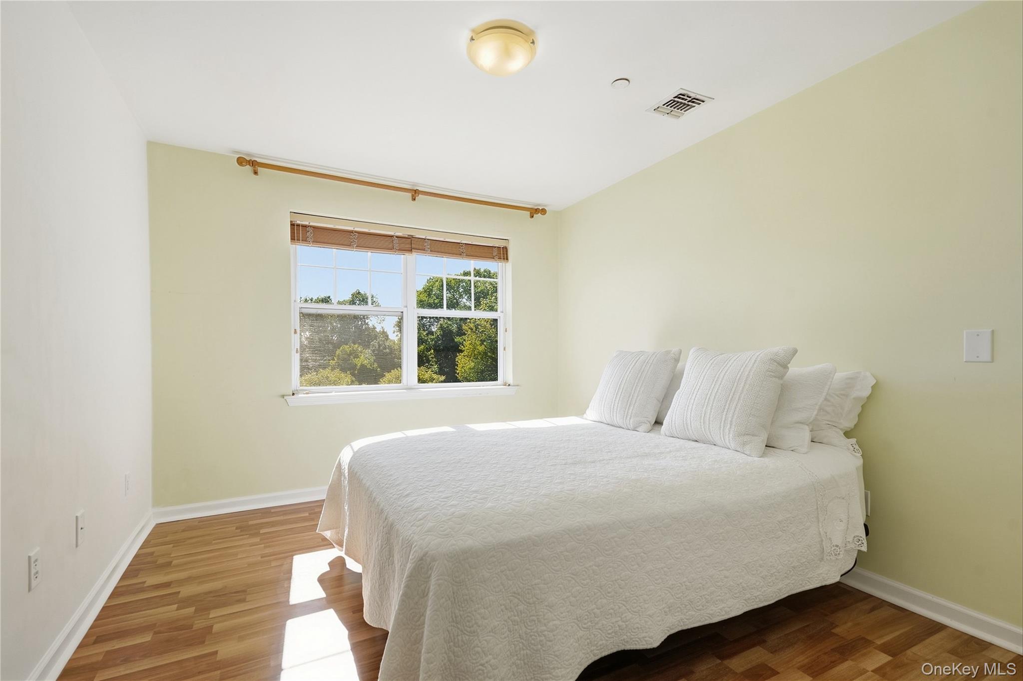 300 Woodcrest Lane, Unit 329 photo 12