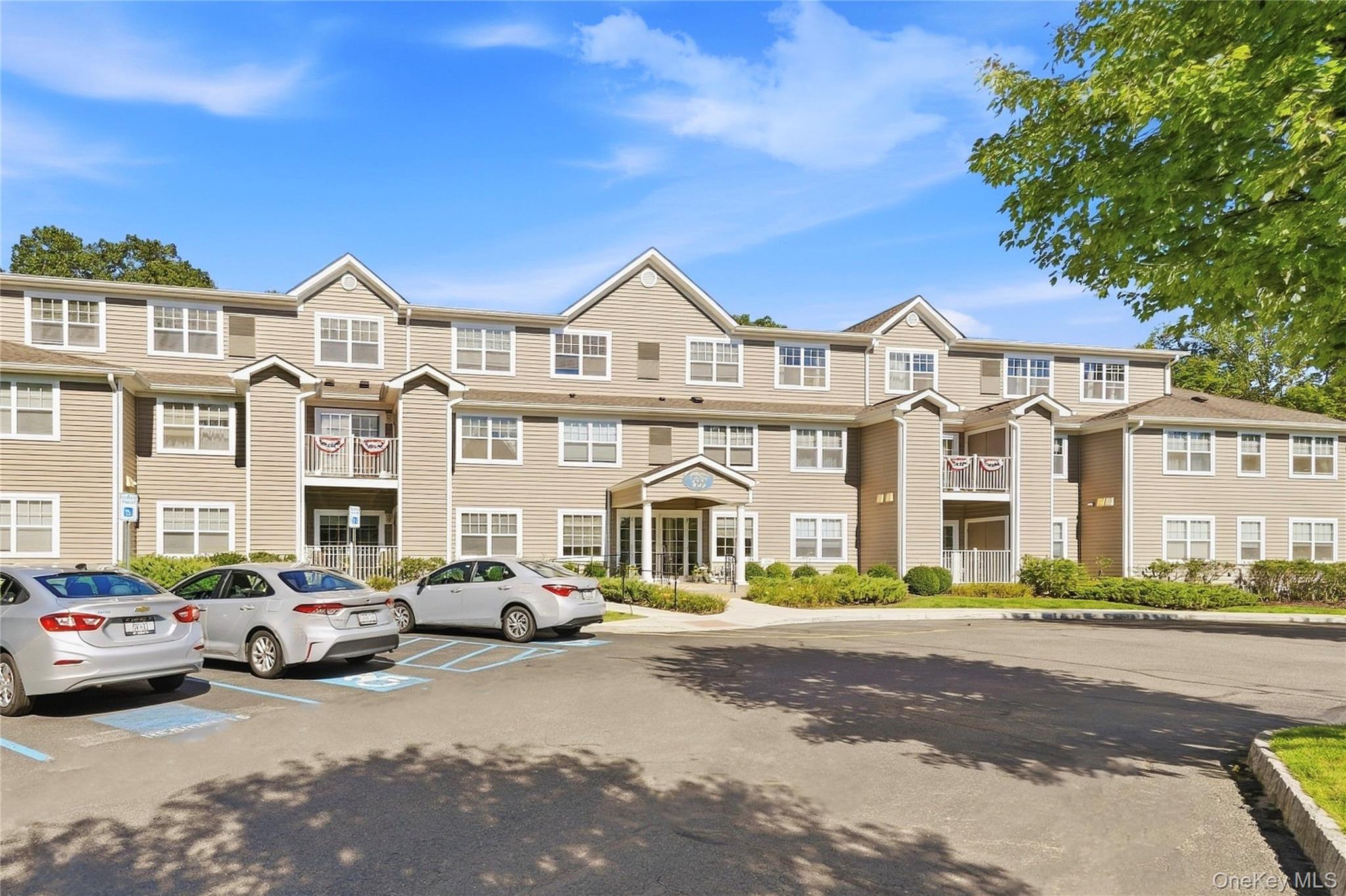 300 Woodcrest Lane, Unit 329