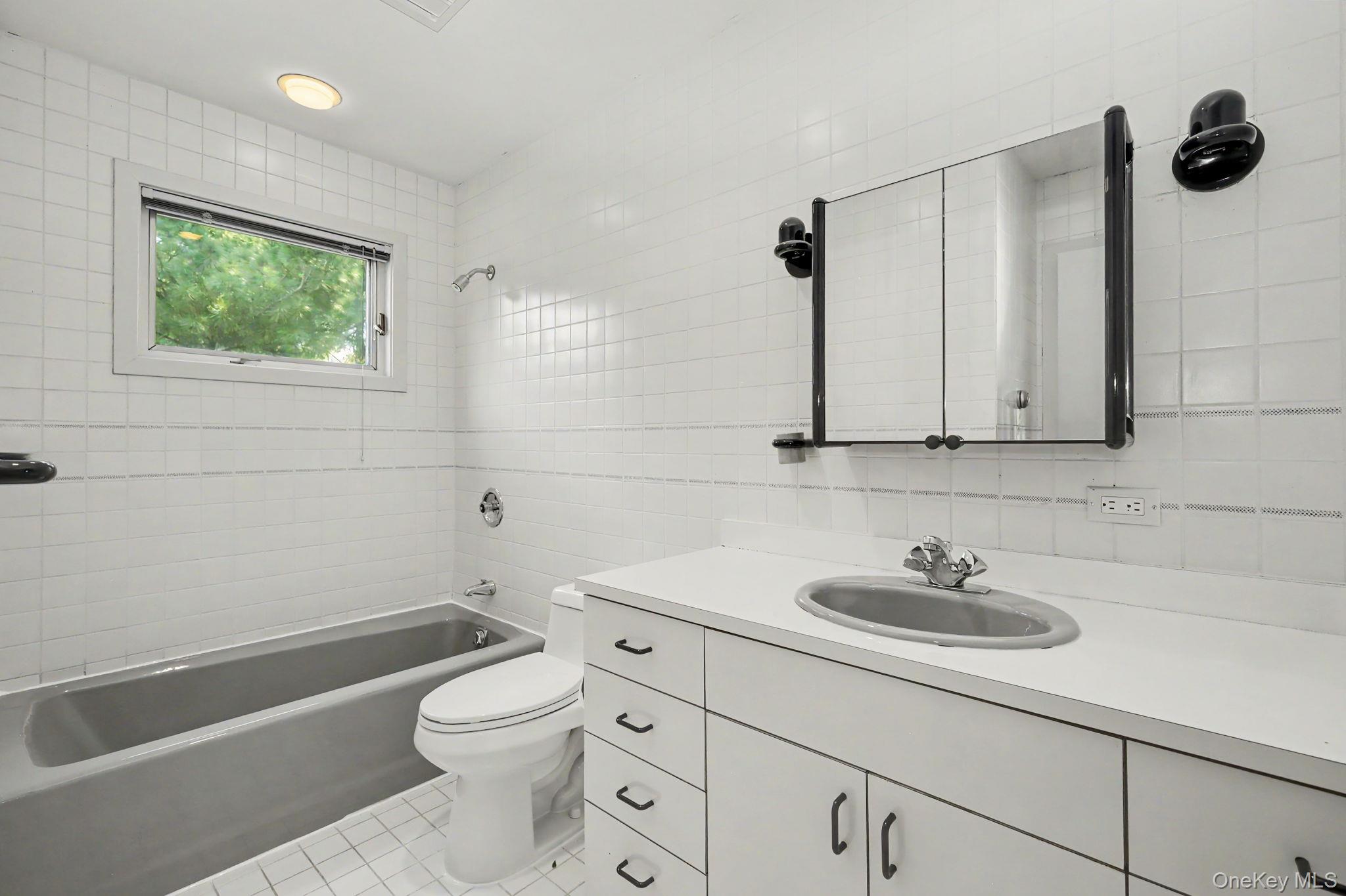 3 Pondview W – For Sale photo 33