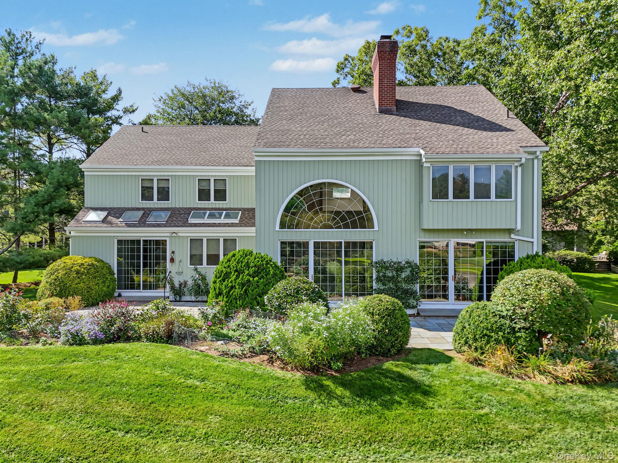 3 Pondview W – For Sale photo 2