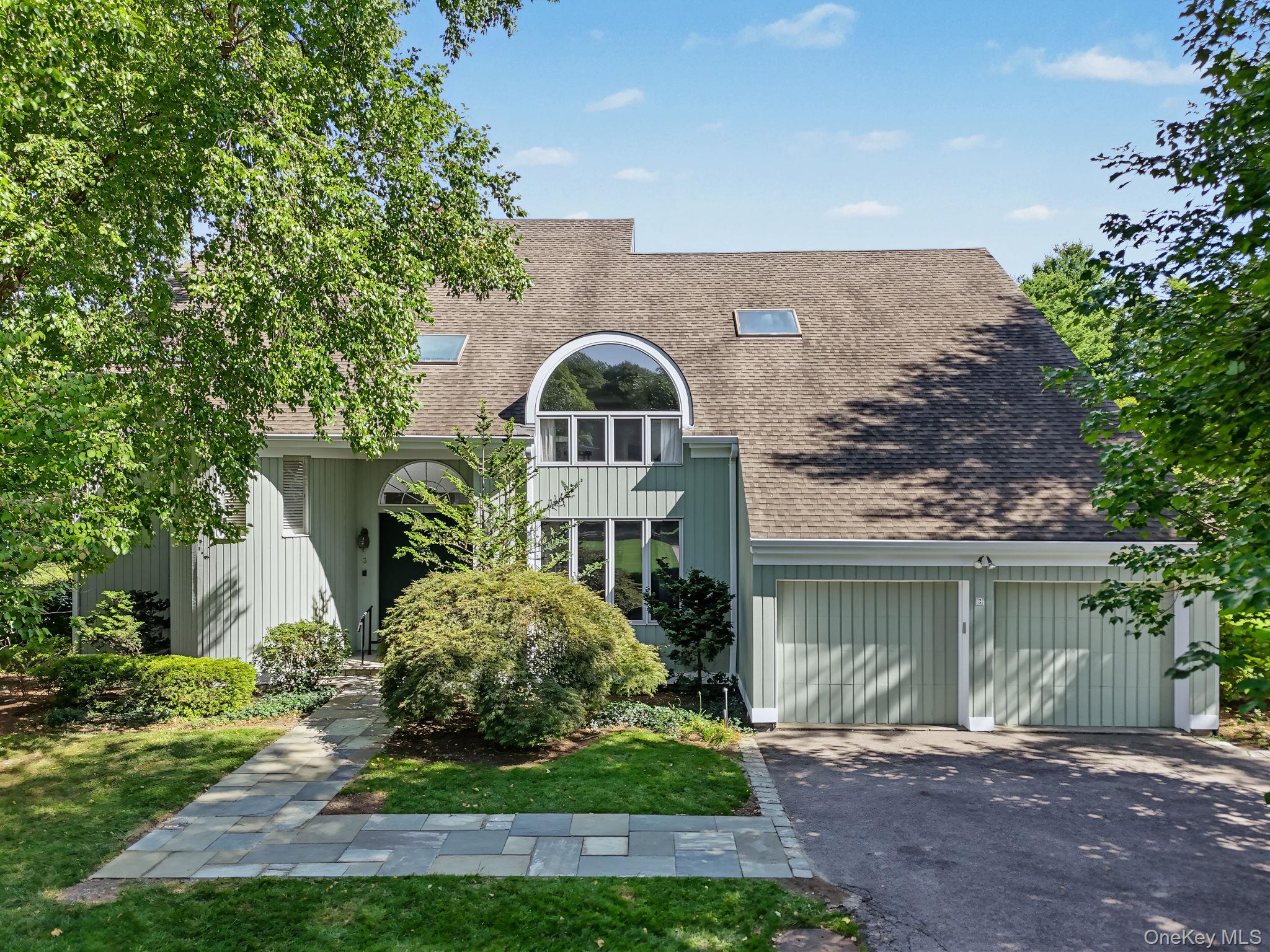 3 Pondview W – For Sale