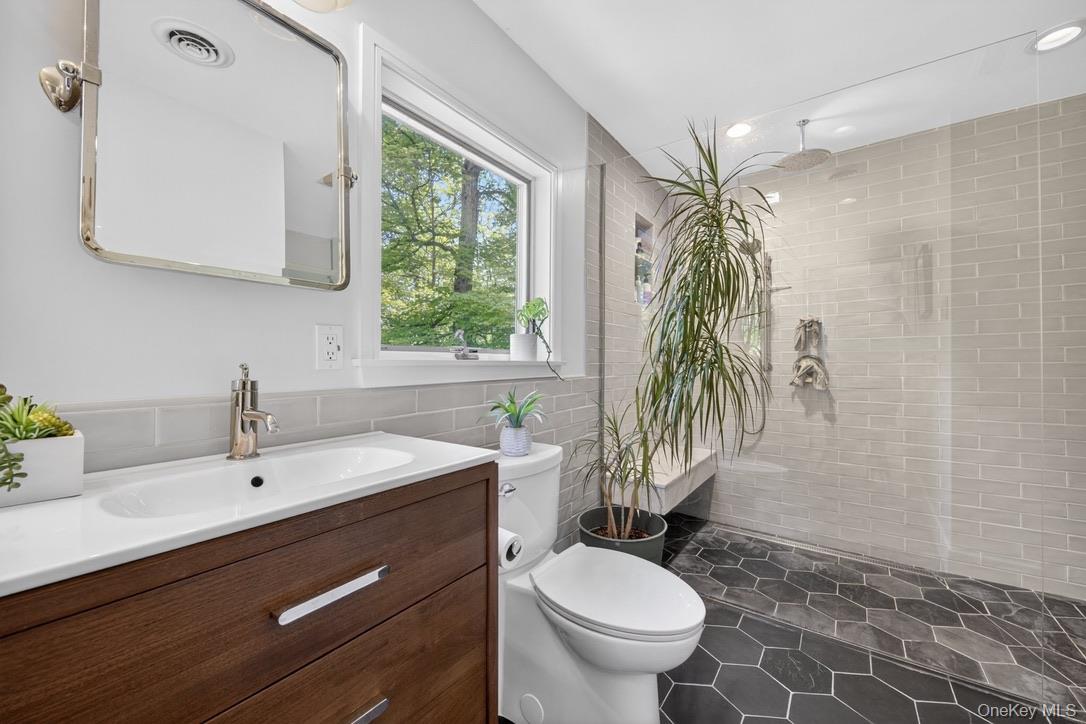 305 Oak Lane – For Sale photo 18