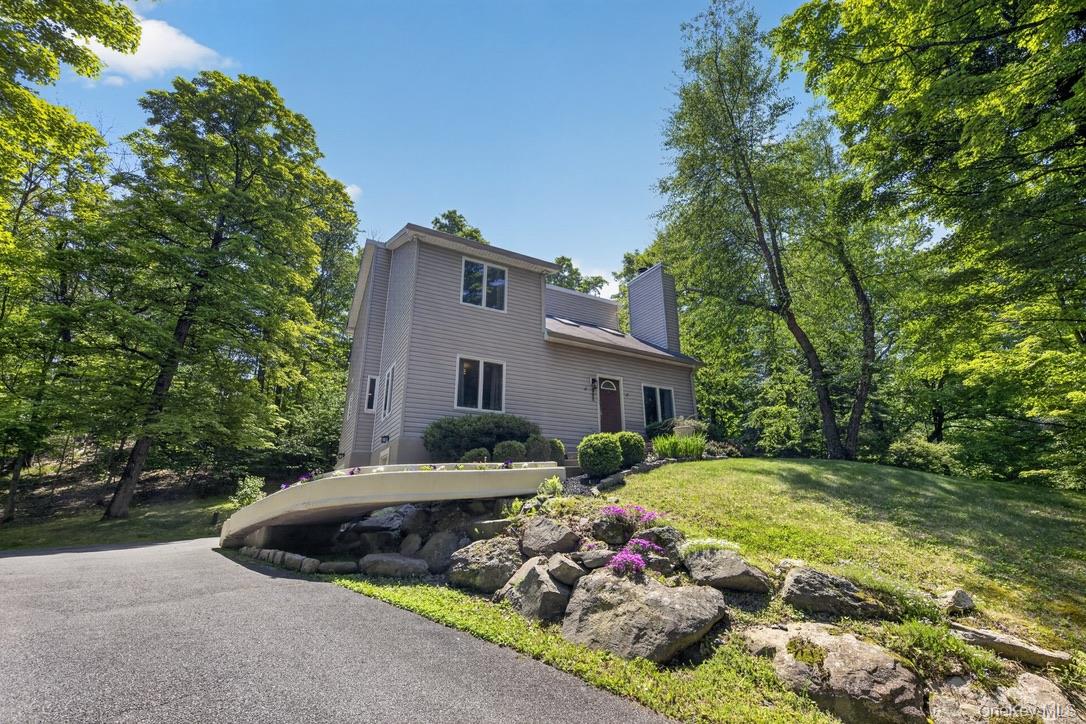 305 Oak Lane – For Sale