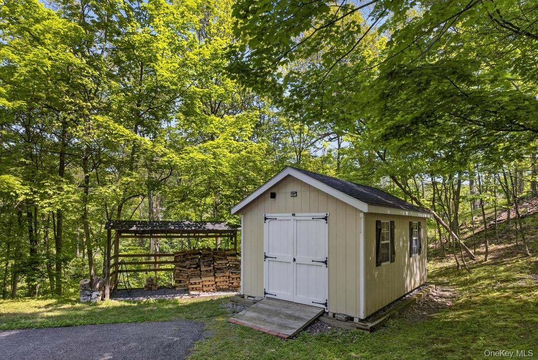 305 Oak Lane – For Sale photo 38
