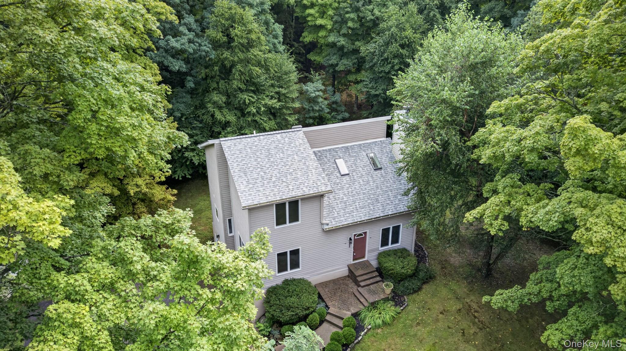 305 Oak Lane – For Sale photo 3