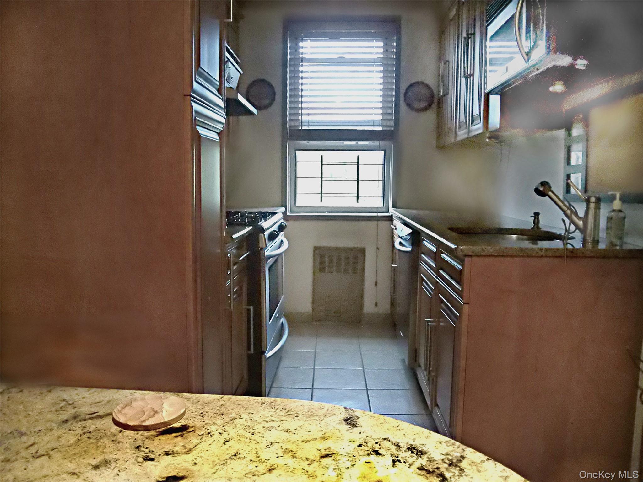 480 Riverdale Avenue N – For Rent photo 4