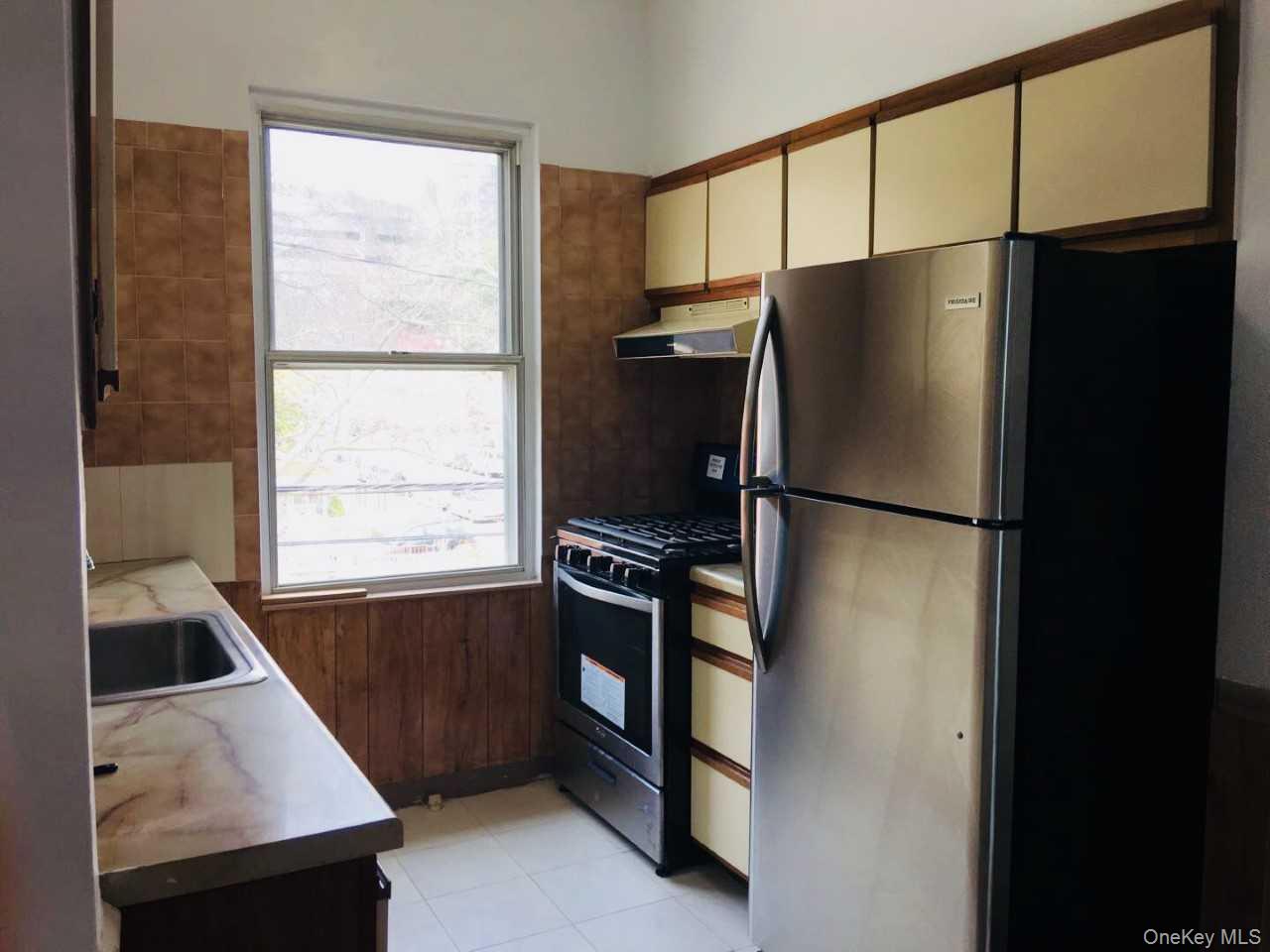 480 Riverdale Avenue N – For Rent photo 2