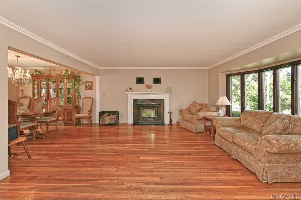 1994 Van Nostrand Avenue – For Sale photo 6