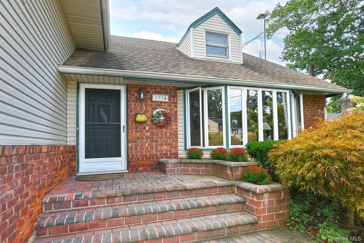 1994 Van Nostrand Avenue – For Sale photo 4