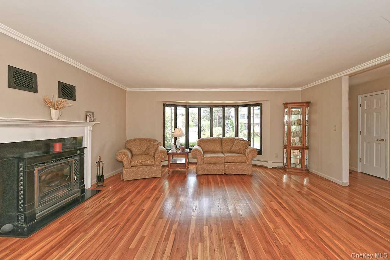 1994 Van Nostrand Avenue – For Sale photo 7