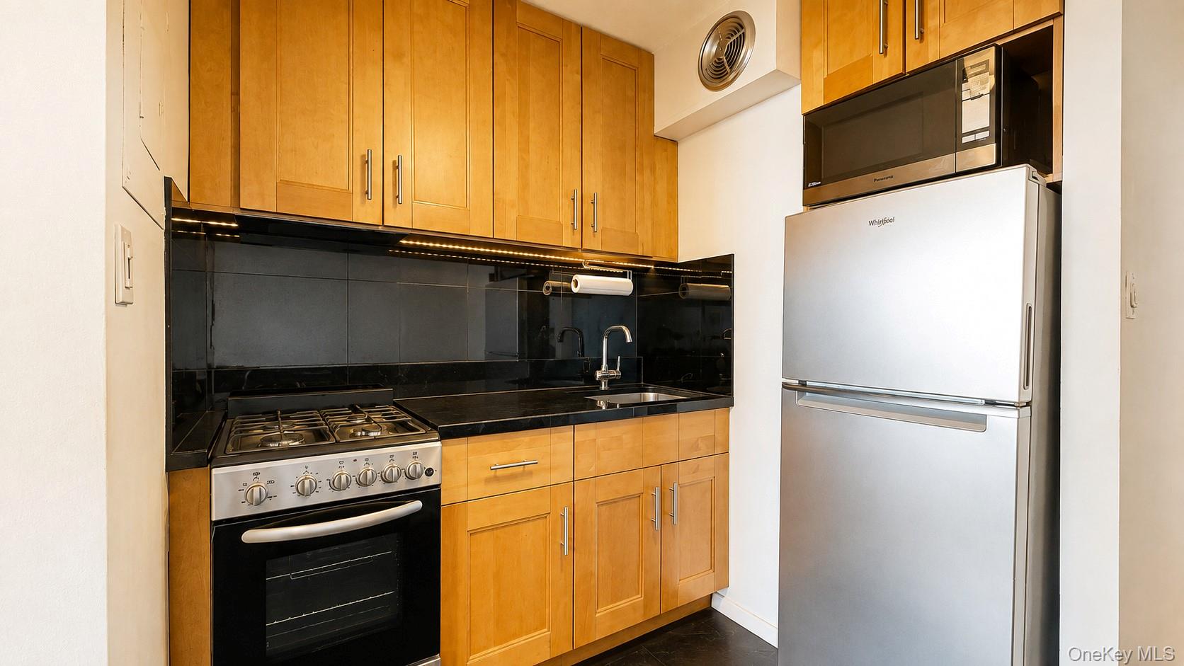 150-38 Union Turnpike, Unit 8D photo 4