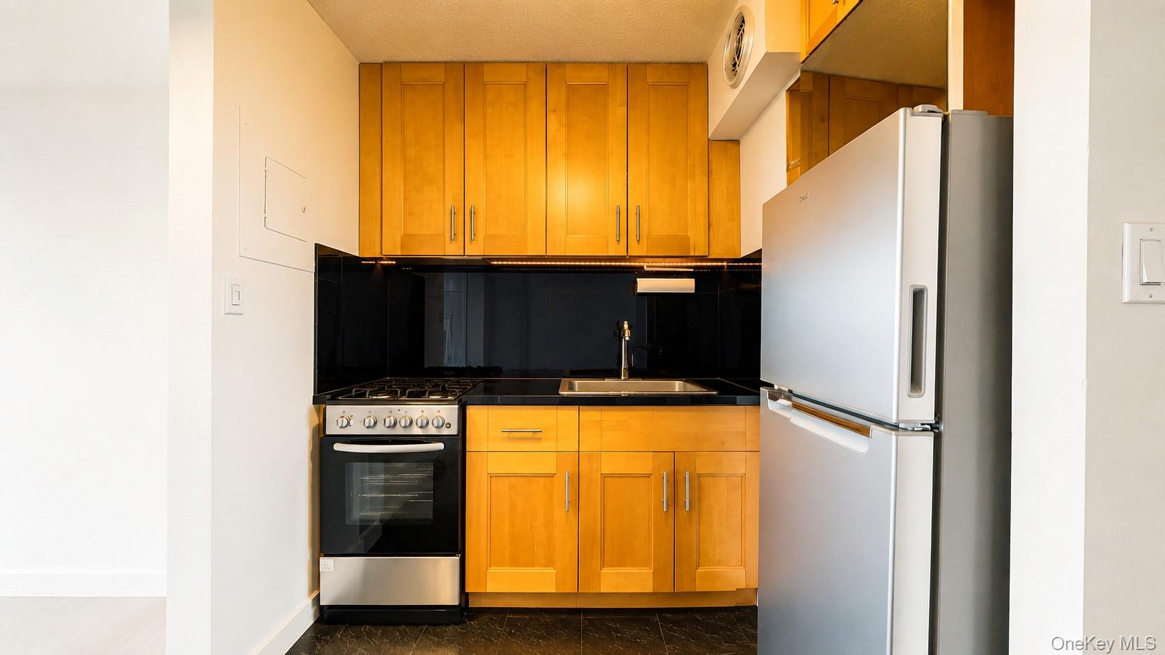 150-38 Union Turnpike, Unit 8D photo 3