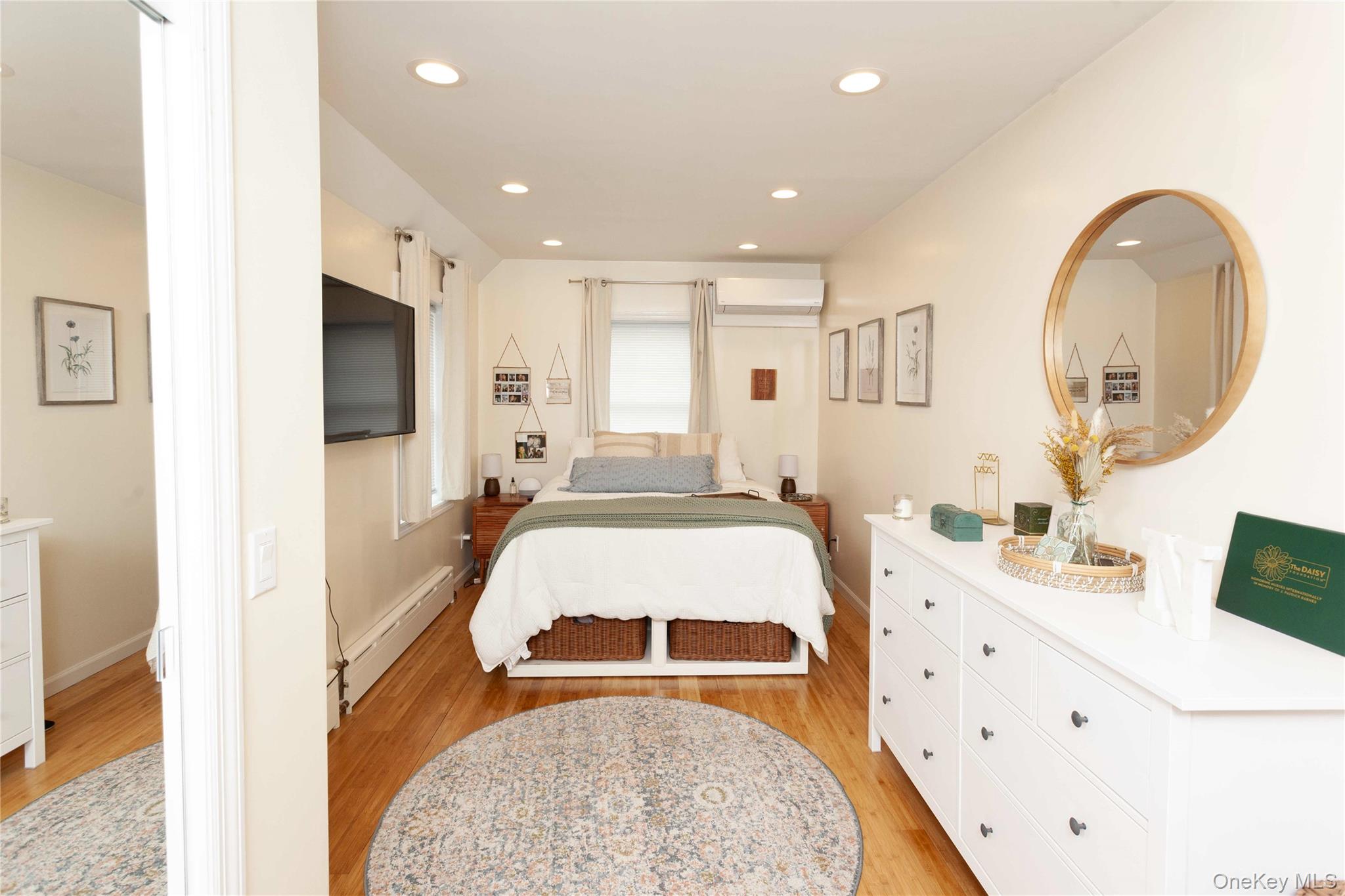 335 E Olive Street, Unit B photo 9