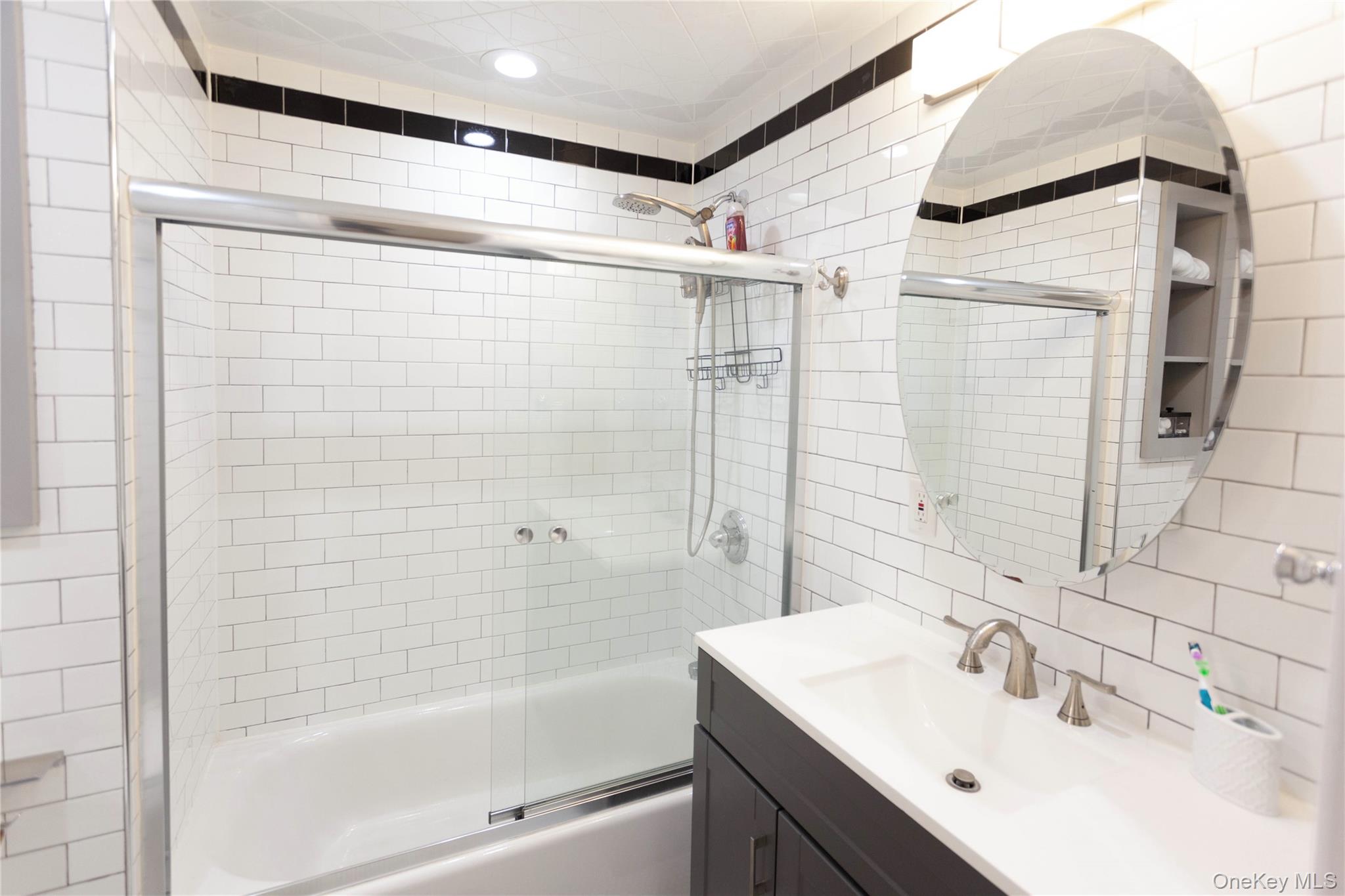 335 E Olive Street, Unit B photo 12