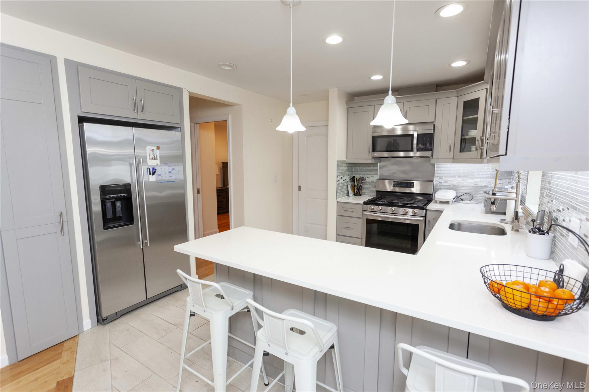 335 E Olive Street, Unit B photo 4