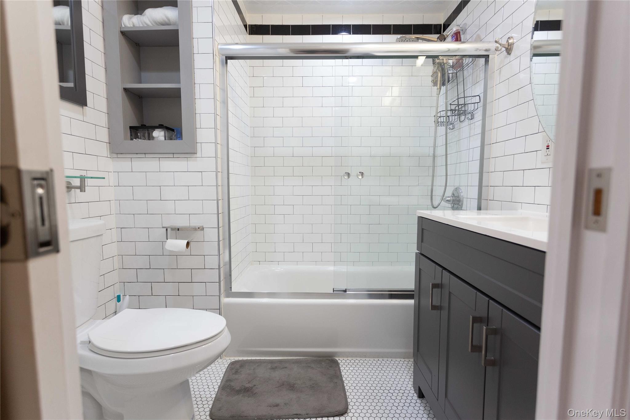 335 E Olive Street, Unit B photo 13