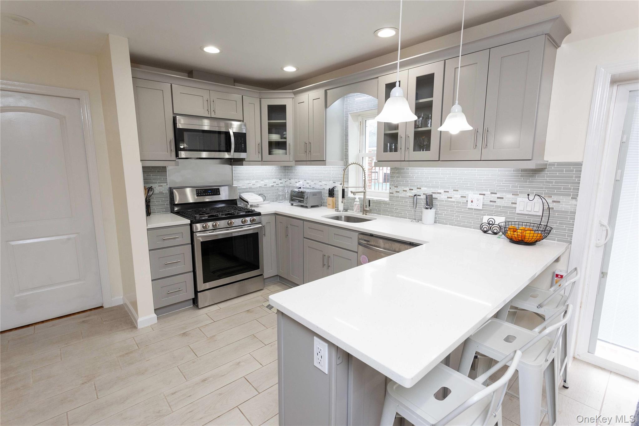 335 E Olive Street, Unit B photo 7