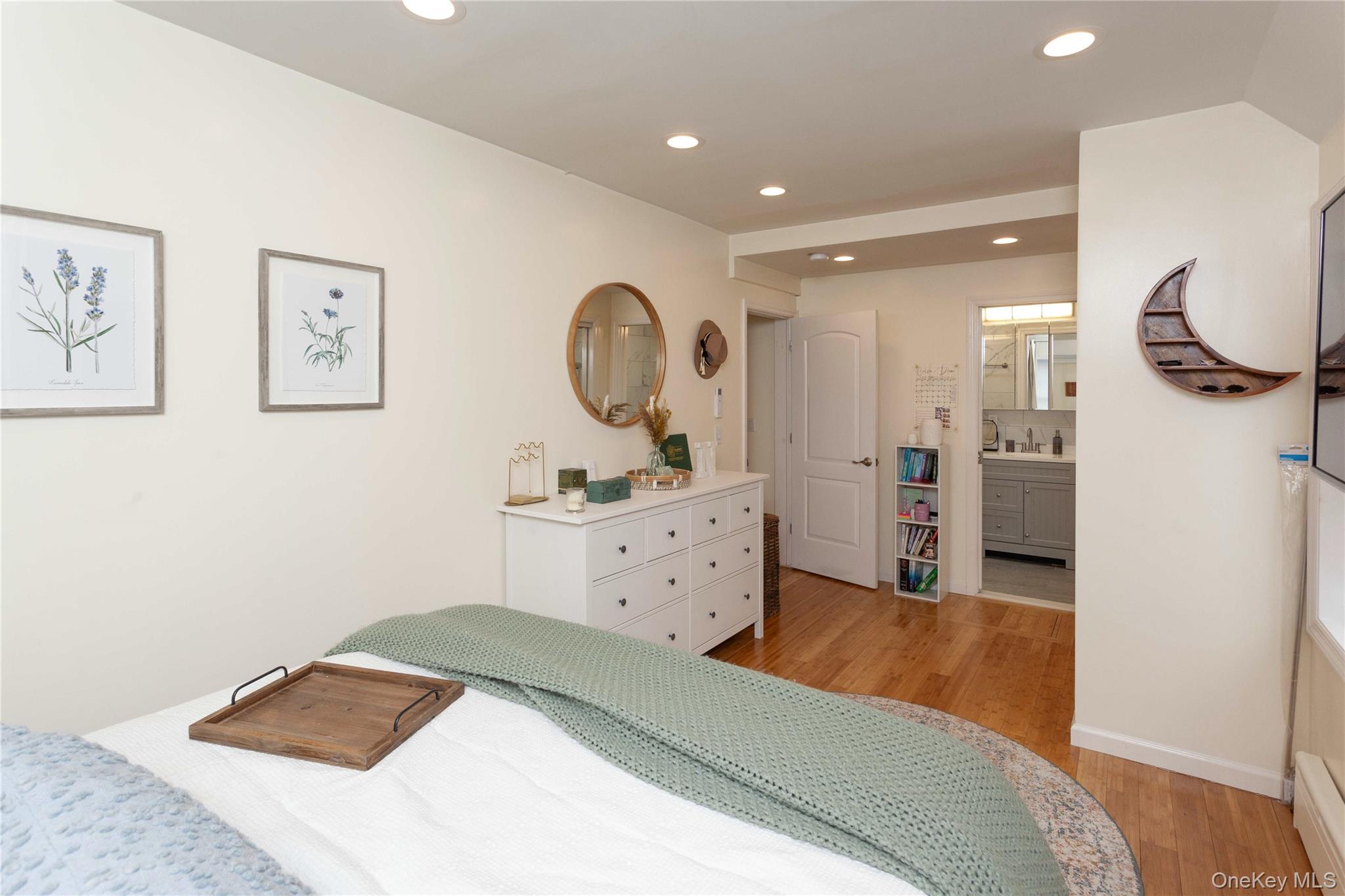 335 E Olive Street, Unit B photo 10