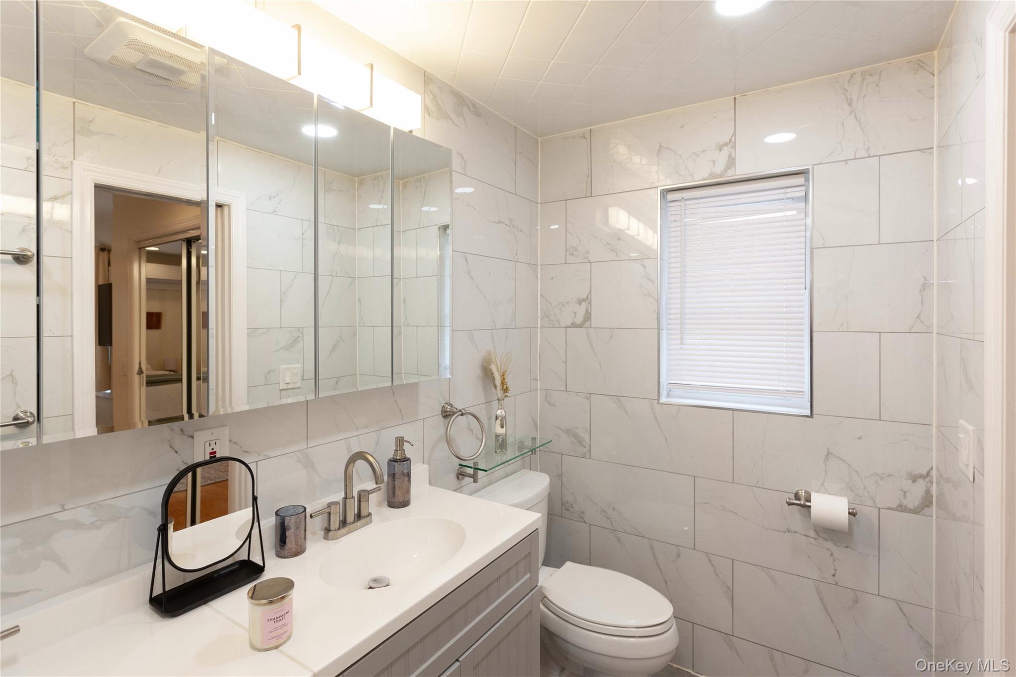 335 E Olive Street, Unit B photo 15