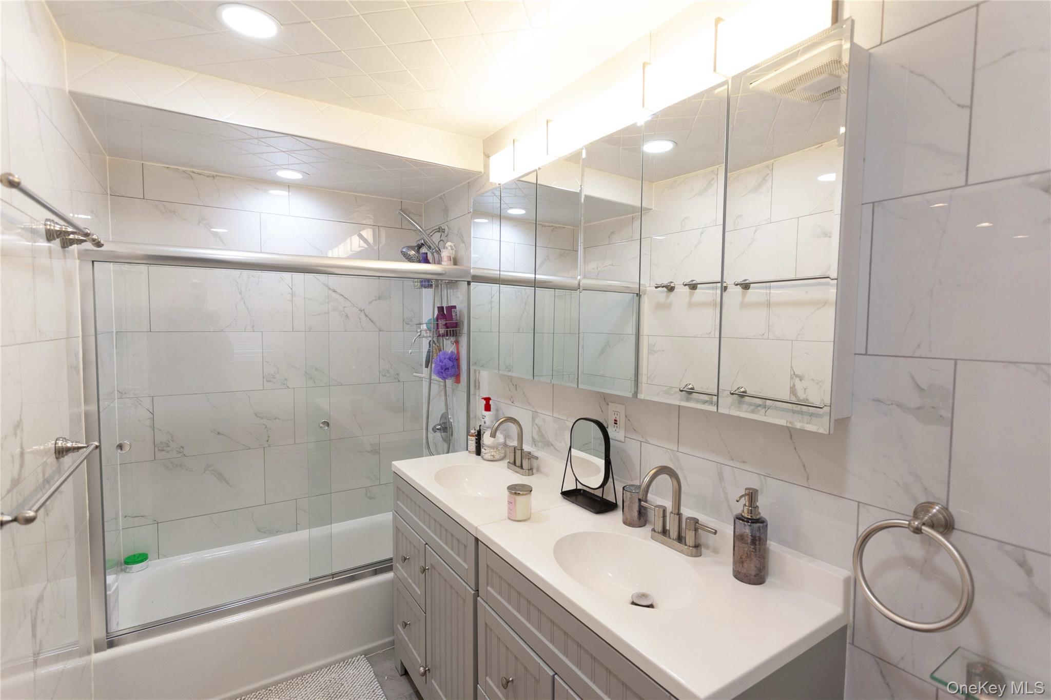335 E Olive Street, Unit B photo 14