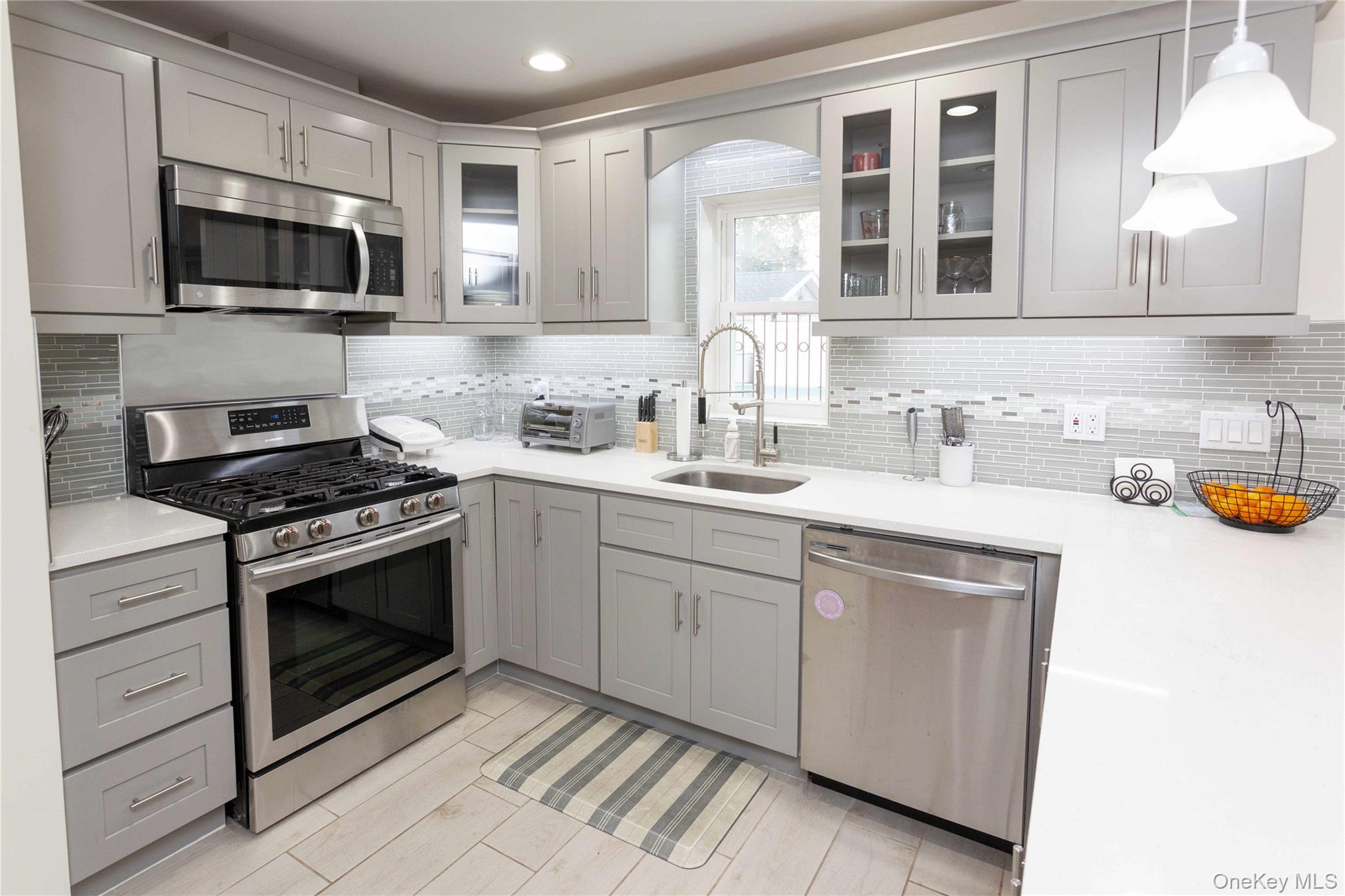 335 E Olive Street, Unit B photo 6