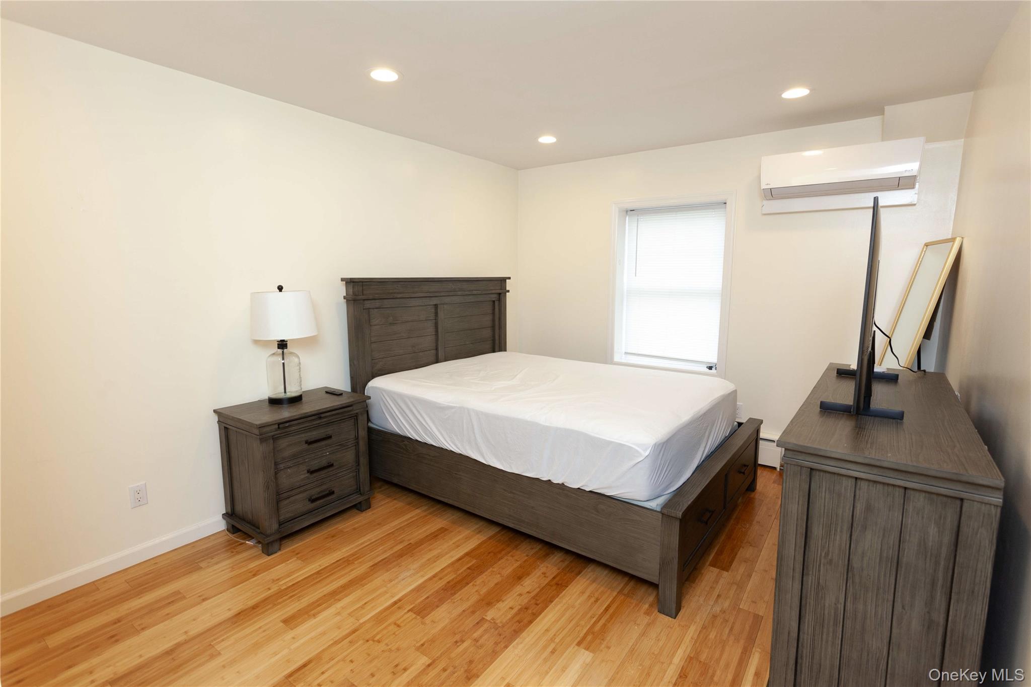 335 E Olive Street, Unit B photo 11