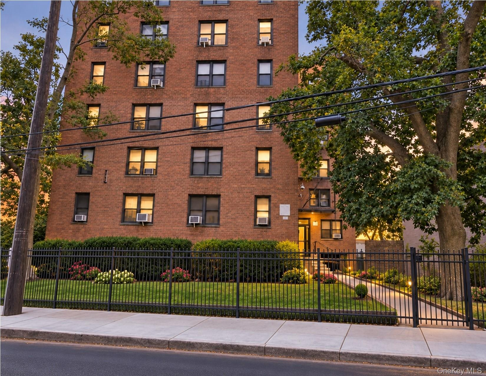 2287 Mott Avenue, Unit 6D photo 2