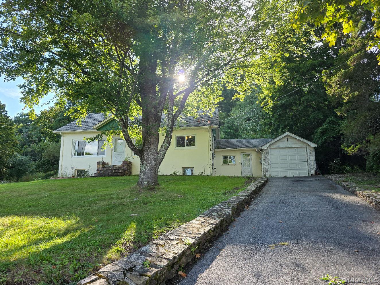 141 W Mombasha Road – For Sale