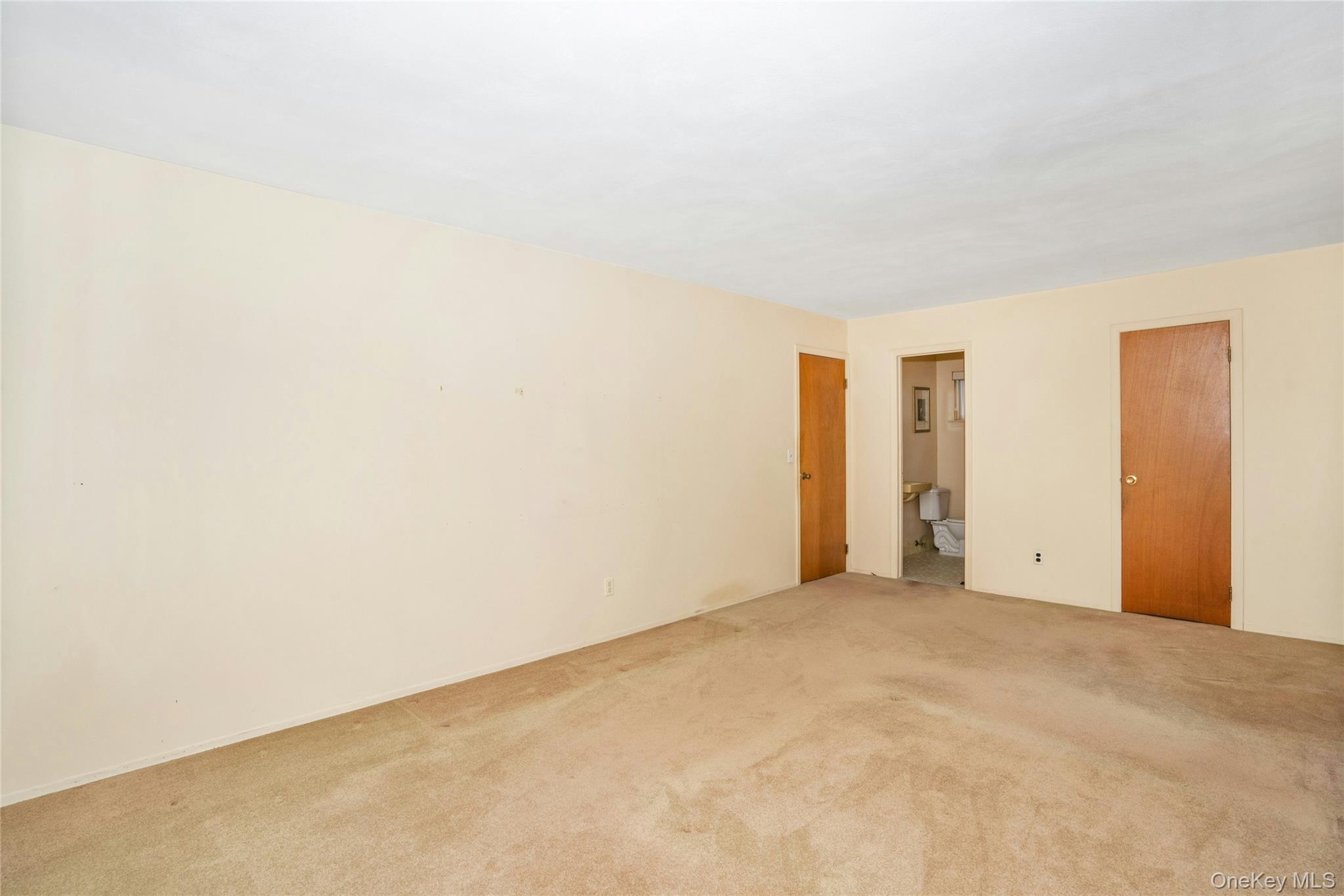 416 Old Country Road – For Sale photo 16