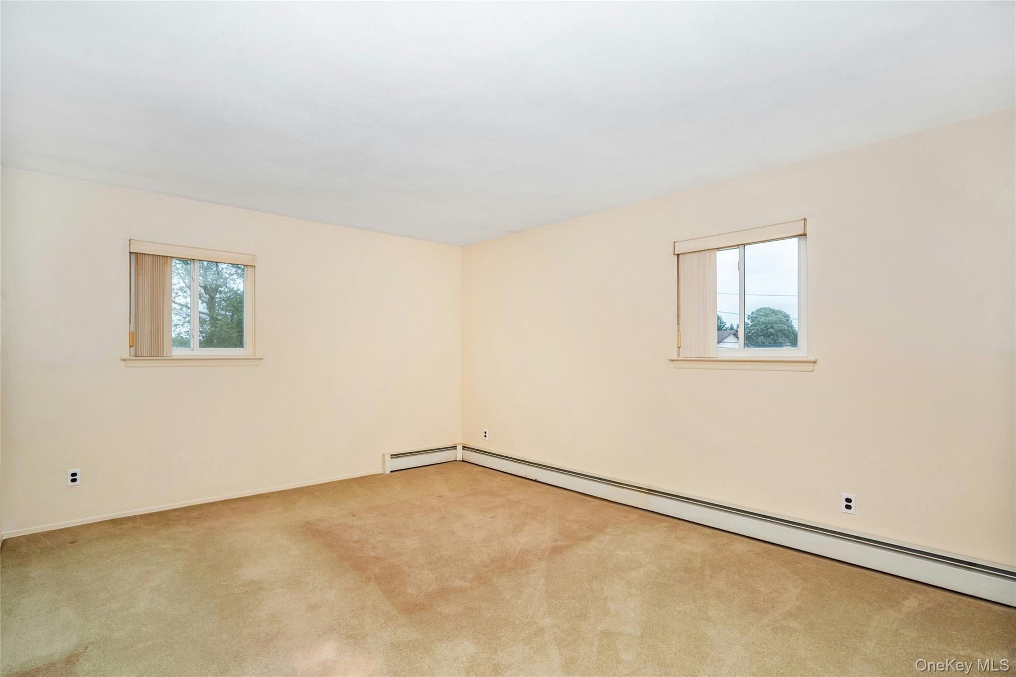 416 Old Country Road – For Sale photo 13