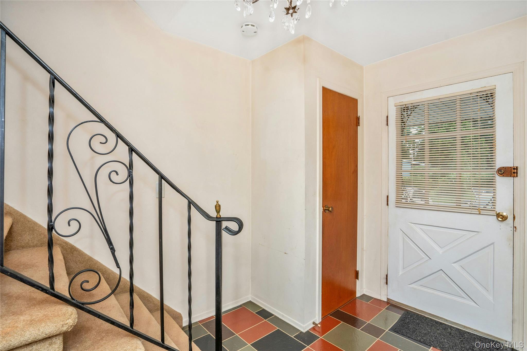 416 Old Country Road – For Sale photo 5