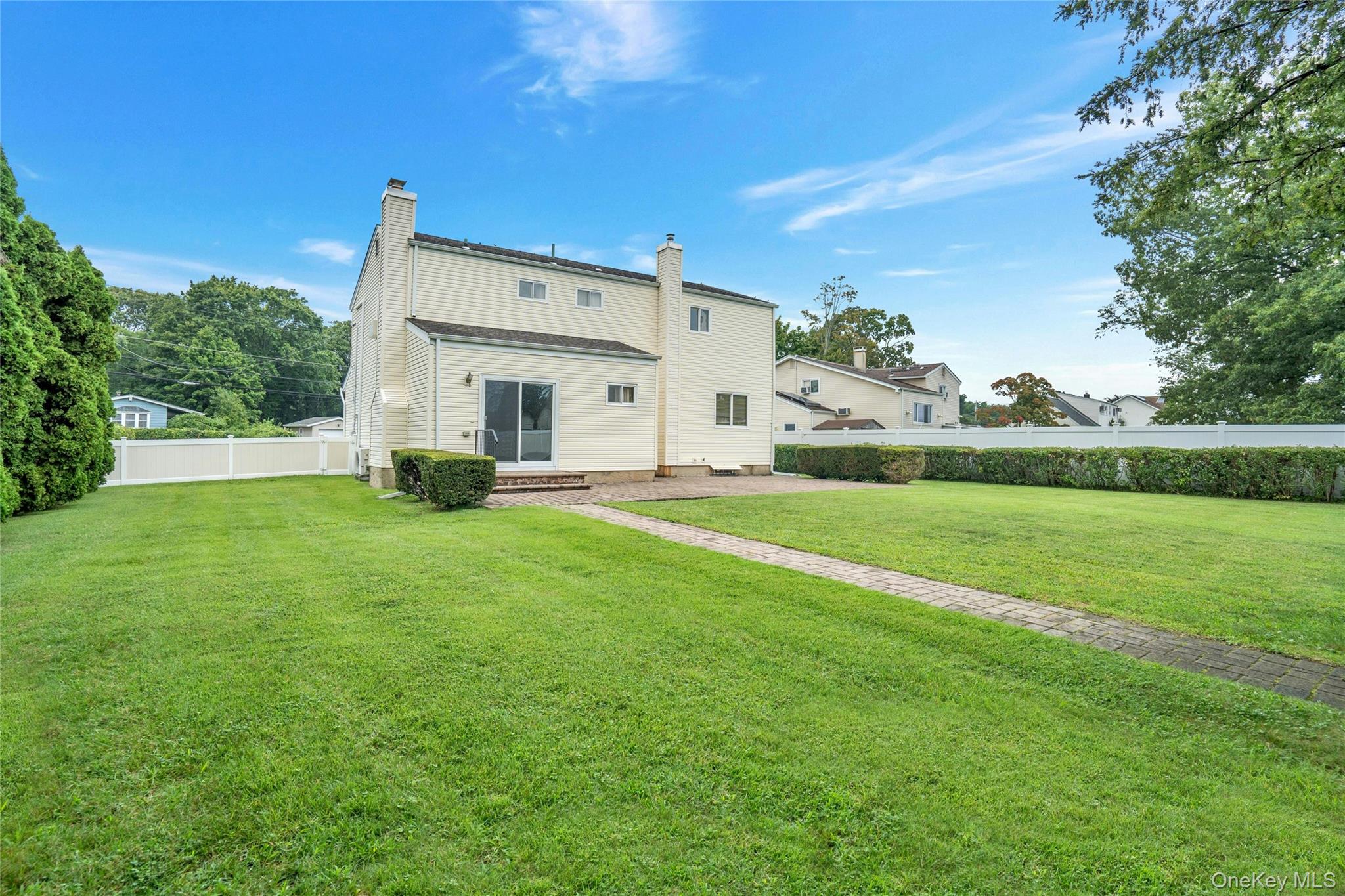 416 Old Country Road – For Sale photo 21