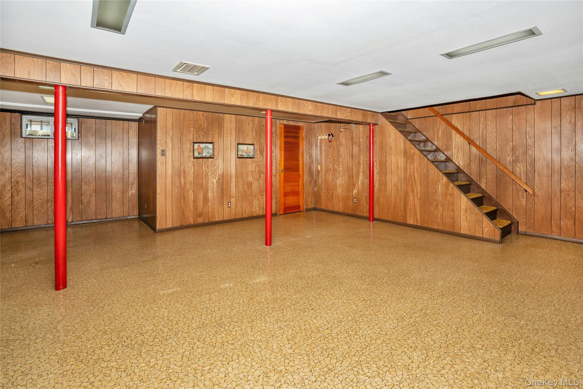 416 Old Country Road – For Sale photo 20