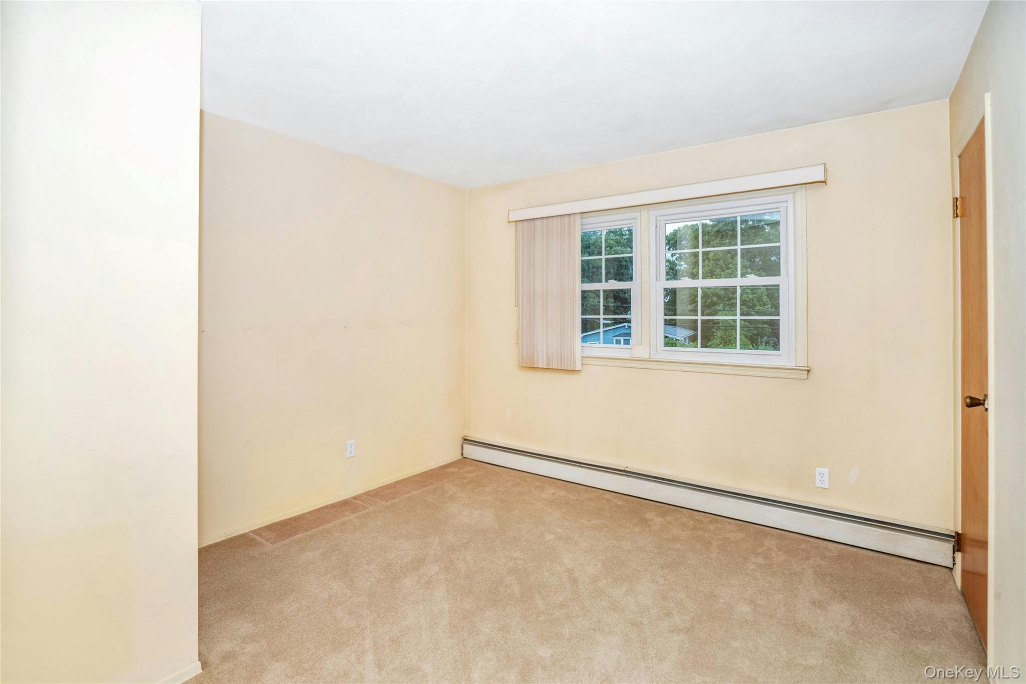 416 Old Country Road – For Sale photo 17