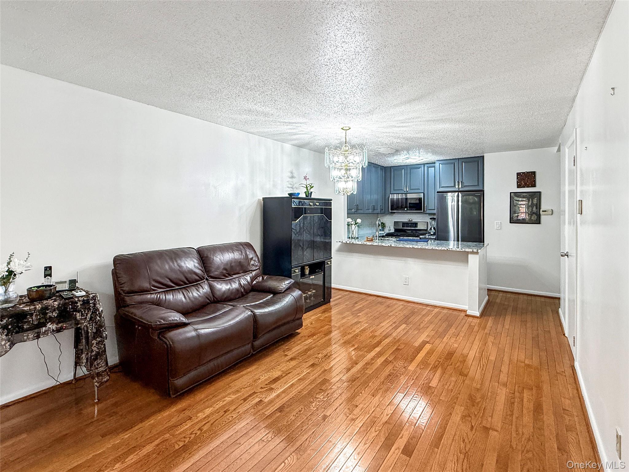 1895 Vyse Avenue, Unit A photo 3