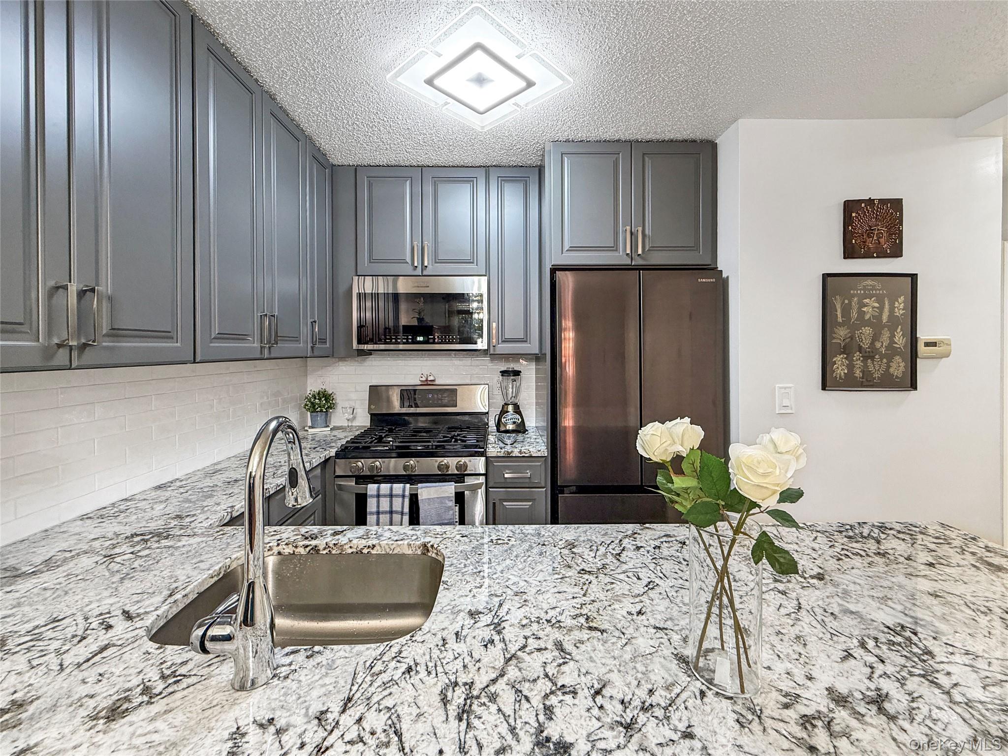 1895 Vyse Avenue, Unit A photo 7
