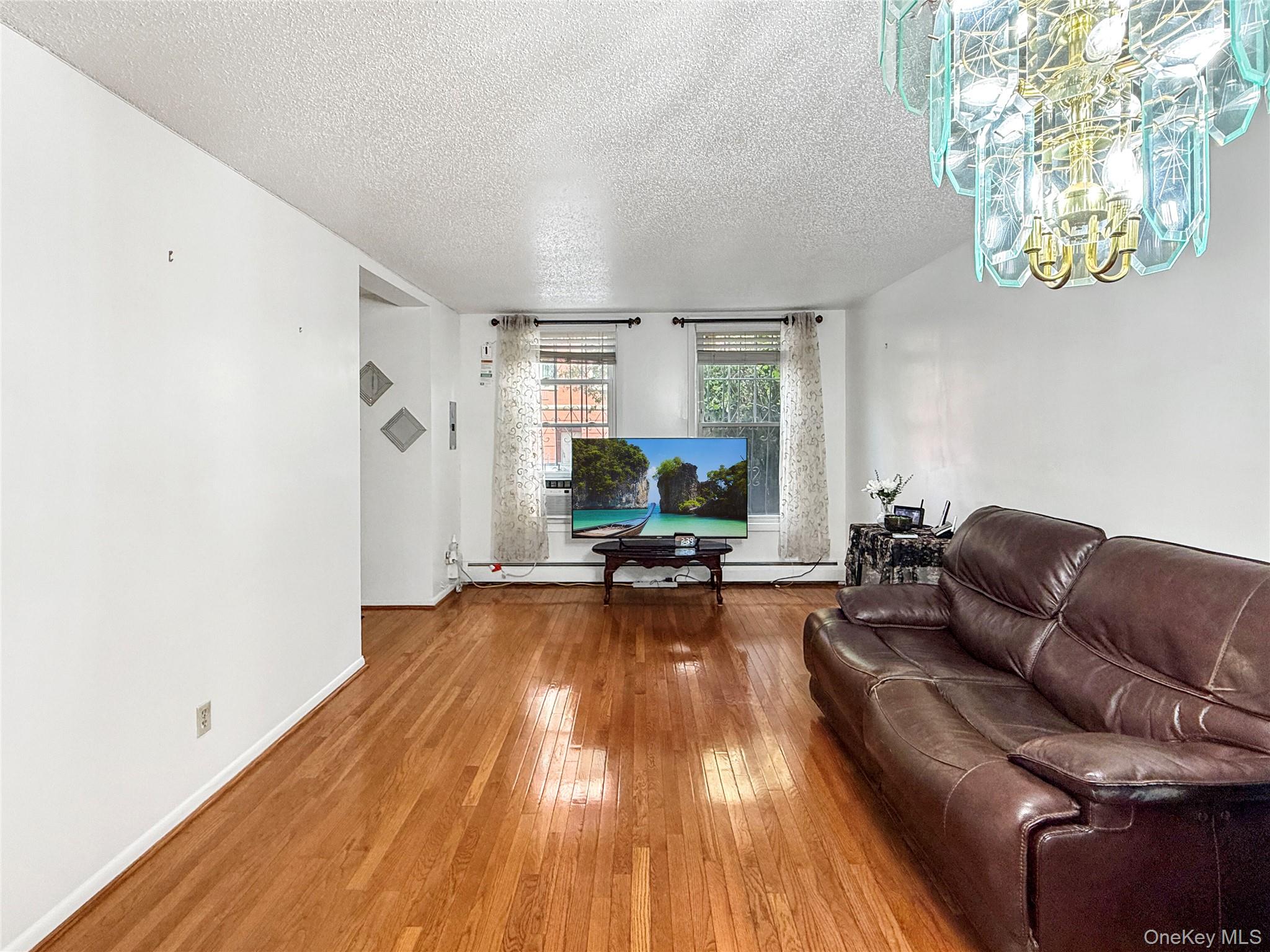 1895 Vyse Avenue, Unit A photo 5