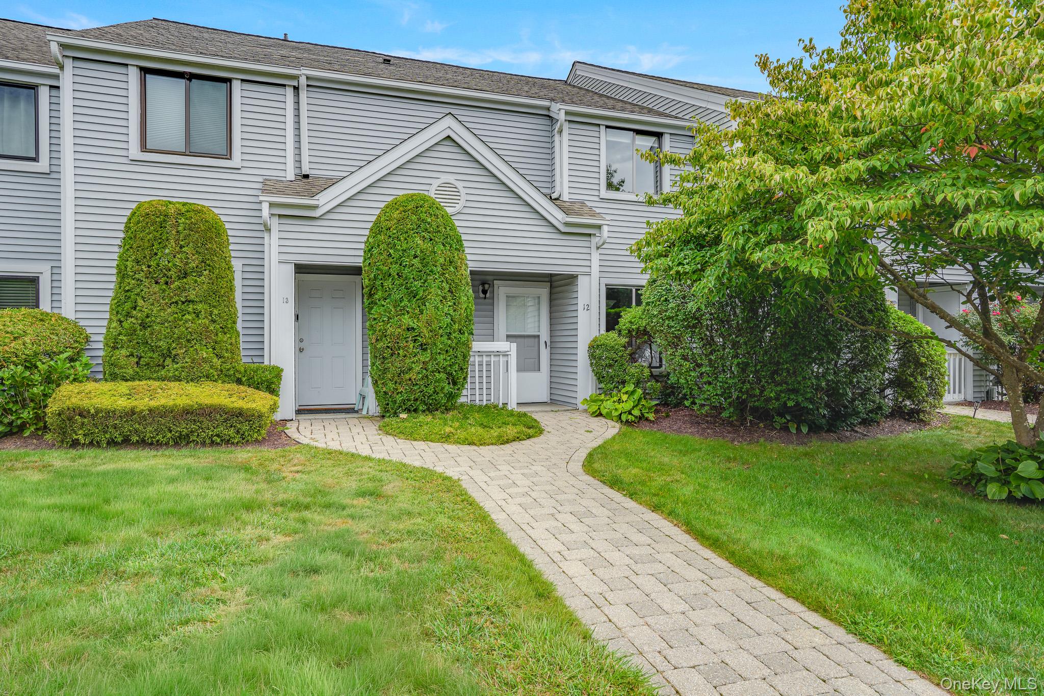 12 Country Place – For Sale photo 2