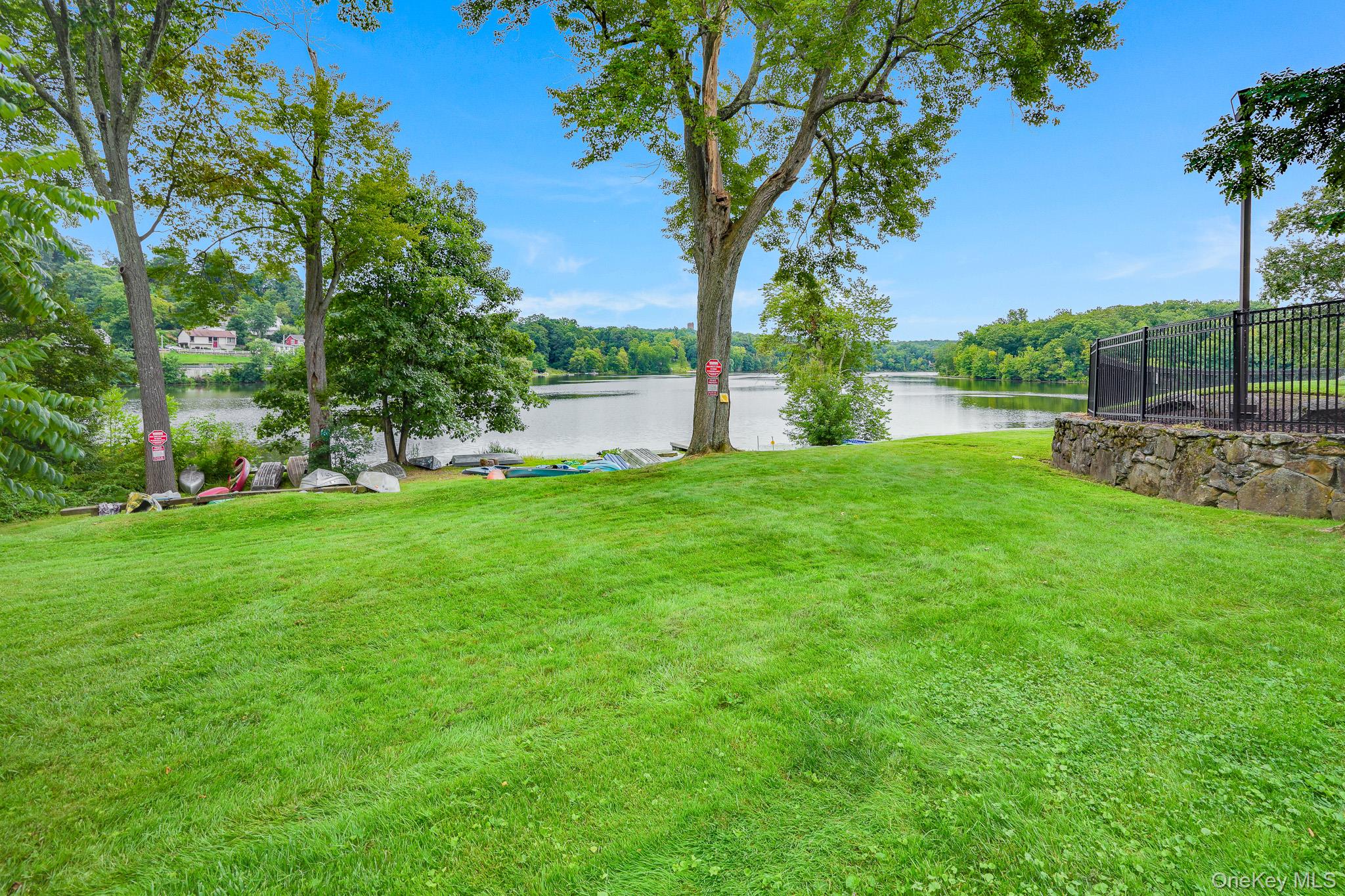 12 Country Place – For Sale photo 16