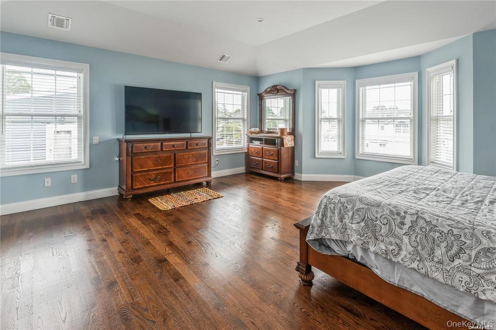 45 Meeting Lane – For Sale photo 21