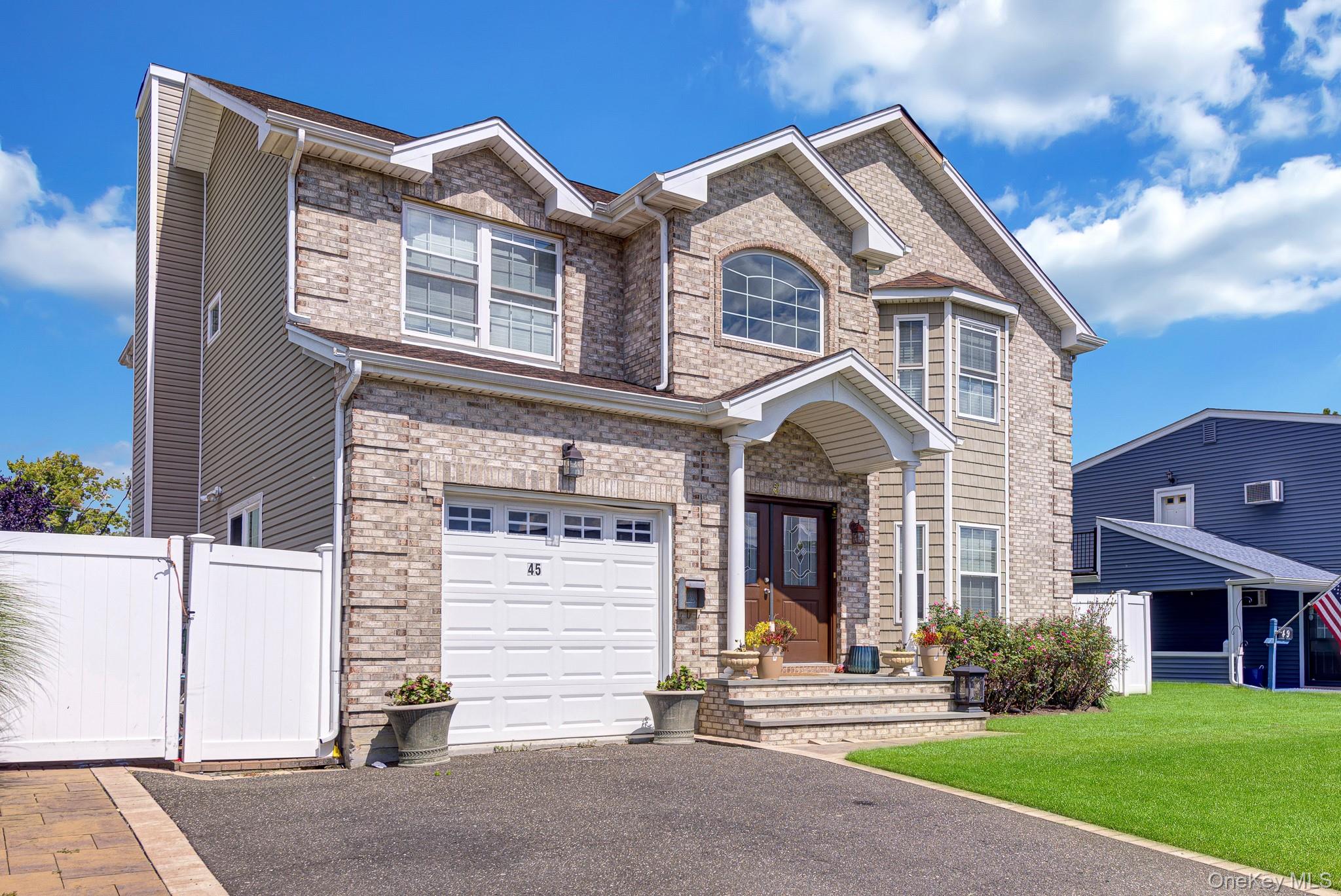 45 Meeting Lane – For Sale photo 2
