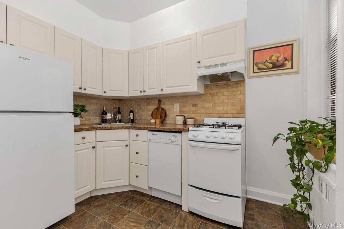 83-80 118th Street, Unit 2M photo 2