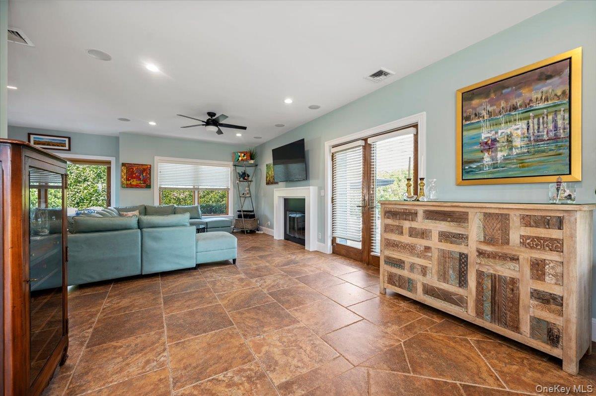 2064 Pacific Boulevard – For Sale photo 7