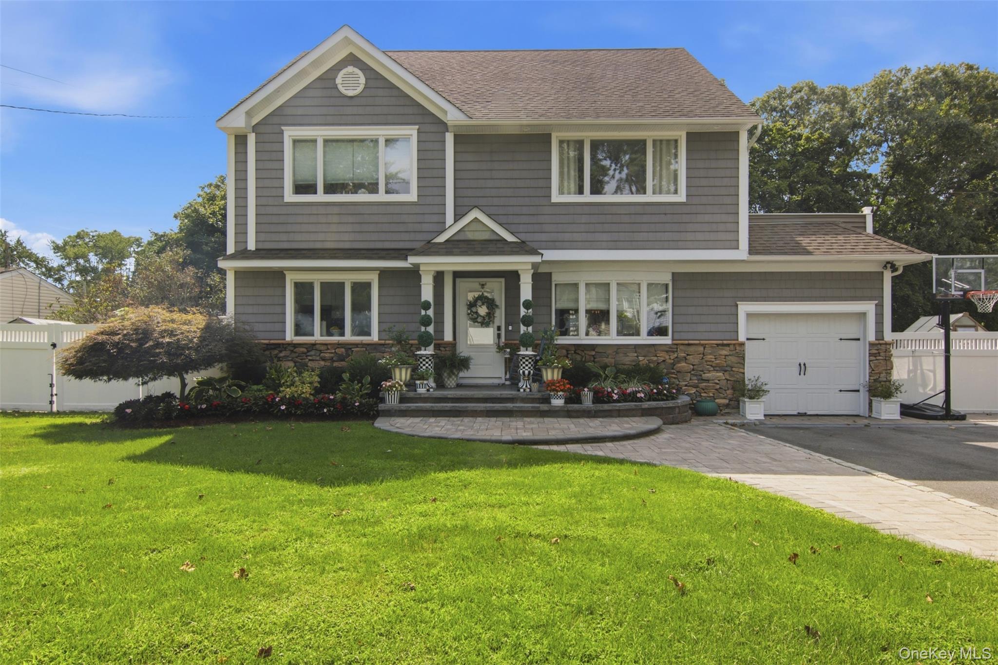 8 Glen Way – For Sale photo 2