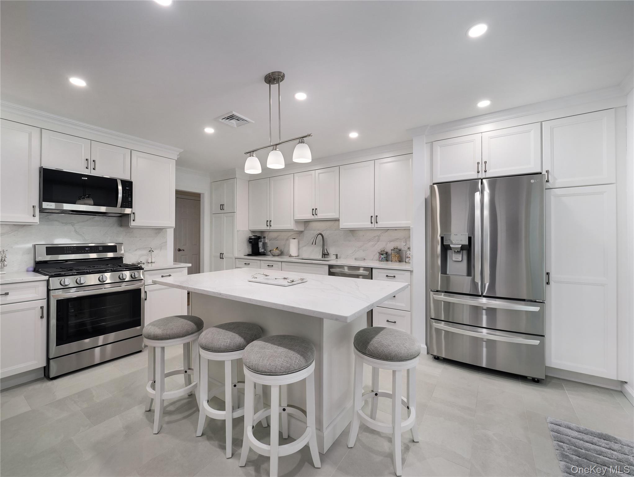 27 Will Rogers Lane – For Sale photo 2