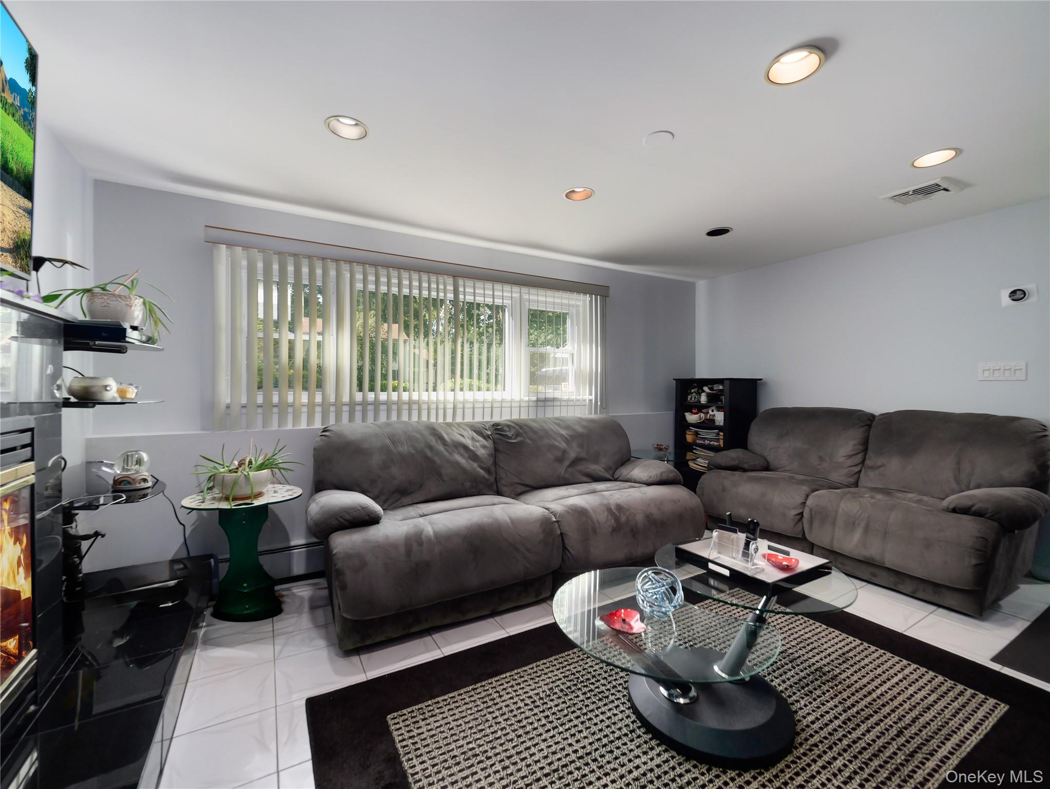 27 Will Rogers Lane – For Sale photo 17