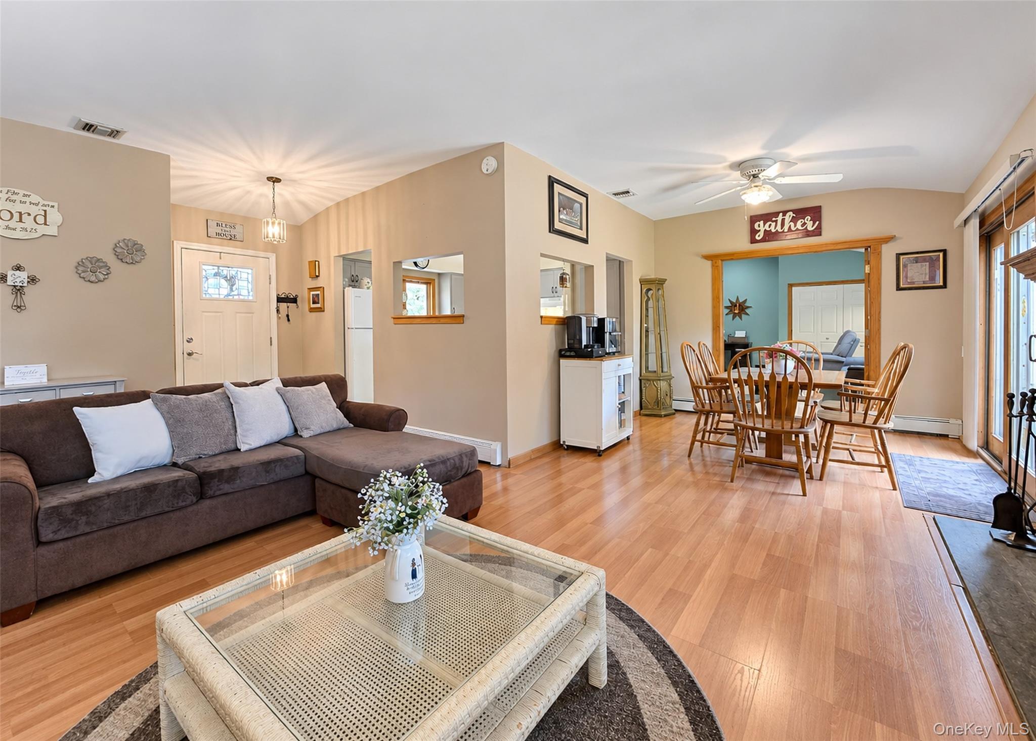 1 Lisa Lane – For Sale photo 2