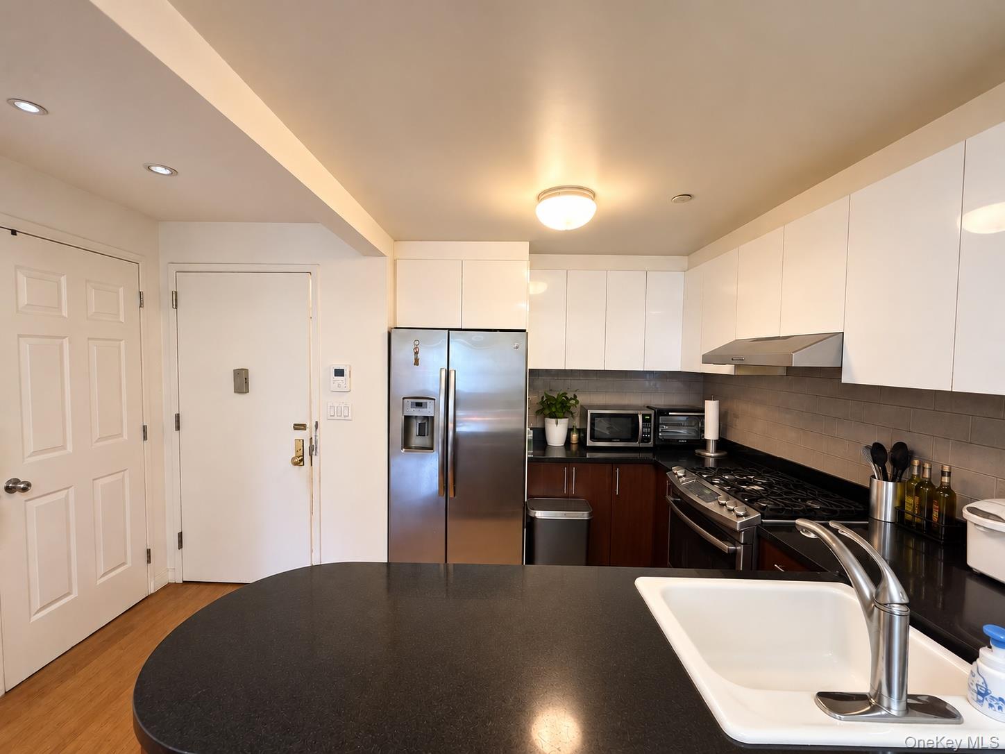 136-46 41st Avenue, Unit 2F photo 5